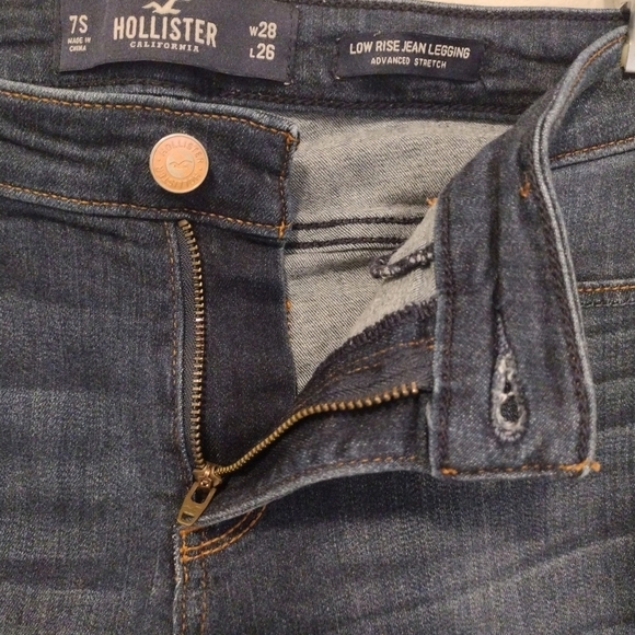 Hollister - 28x26 Distressed Low Rise Jean Legging - Picture 5 of 14